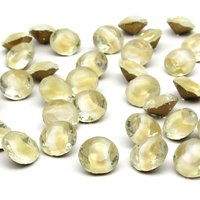 48ss (approximately 11.5mm) dentelles have two-tone beige and white opaque givre in clear faceted rhinestones. Table cut glass gems have pointed backs with gold foil.