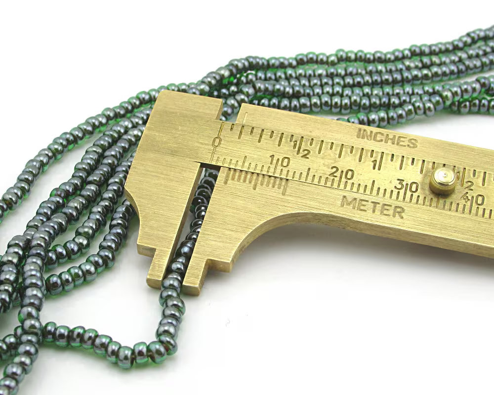 8/0 Seed Beads, Vintage 20" Strands 2mm Emerald AB