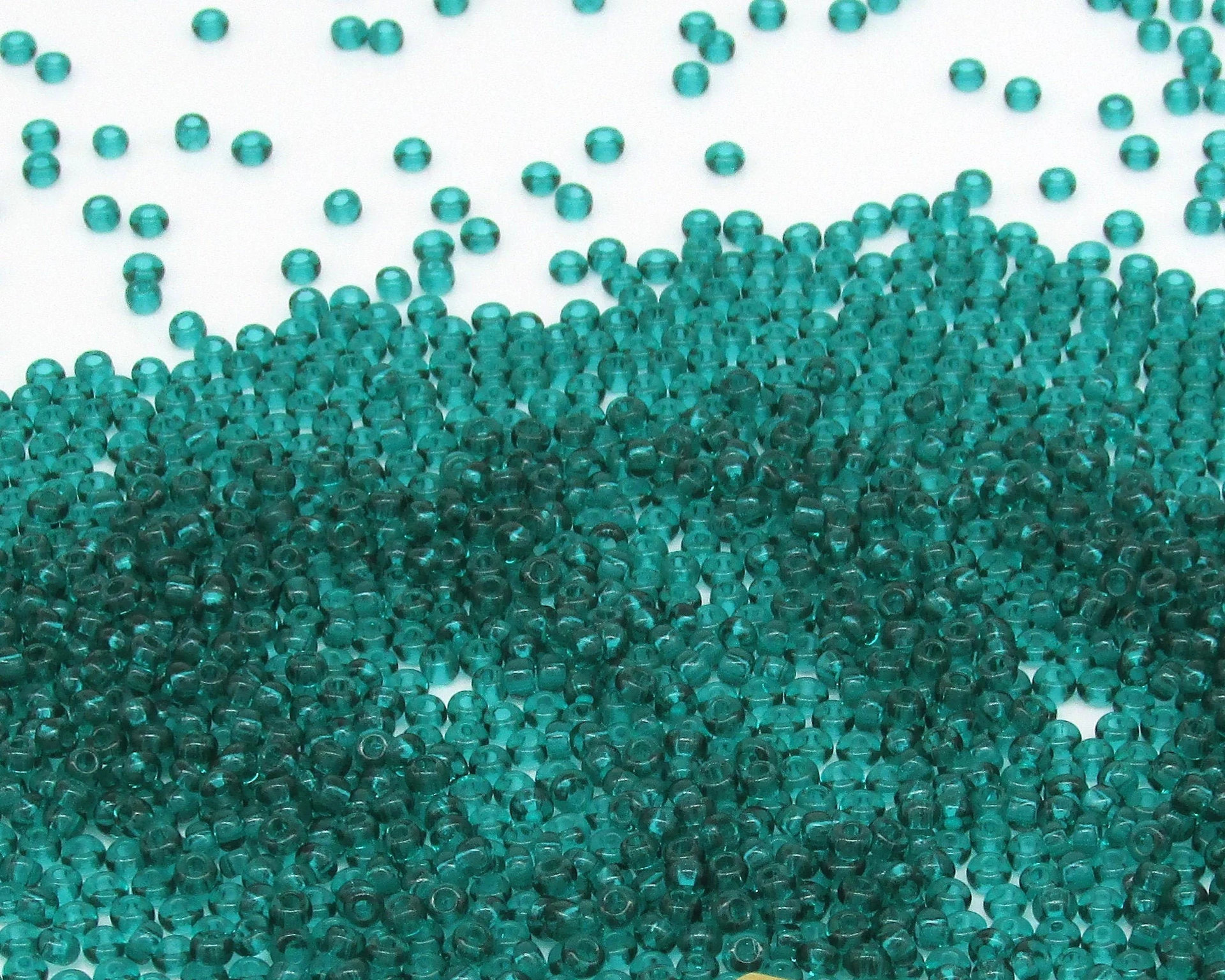 10/0 Round Seed Beads, Translucent Teal