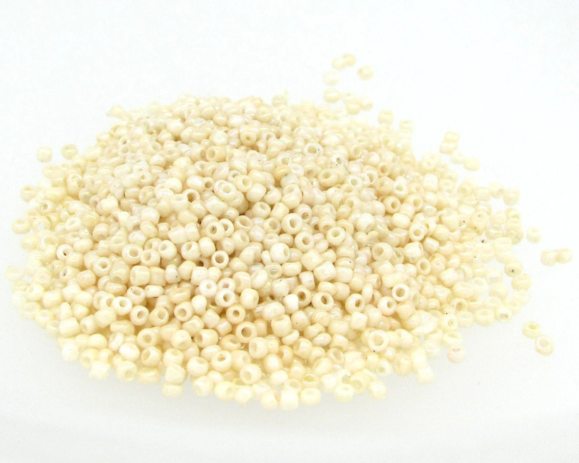 Cream Lustre 11/0 Seed Beads