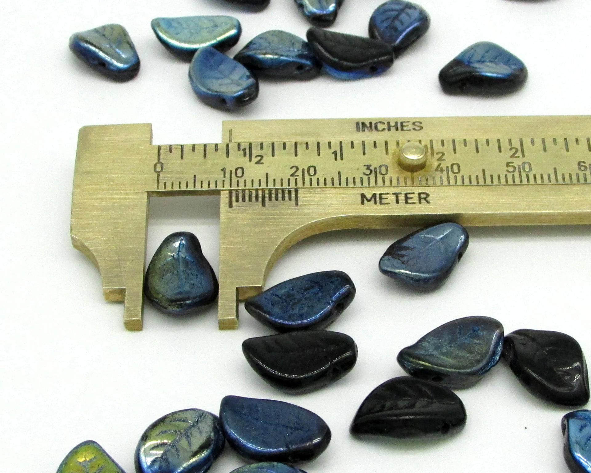 14.5x10mm Curved Leaf Glass Bead Mix
