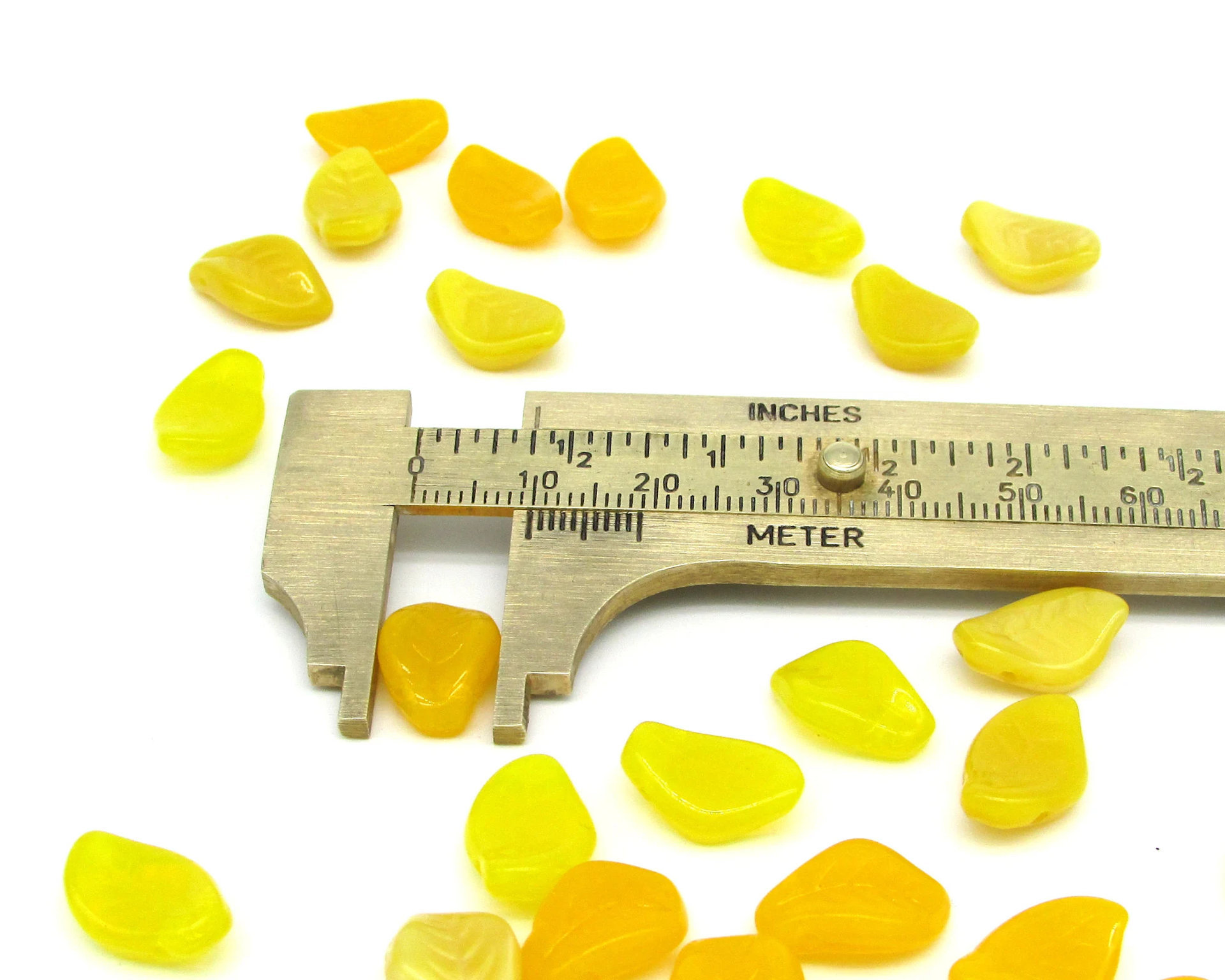 14.5x10mm Curved Leaf Glass Bead Mix