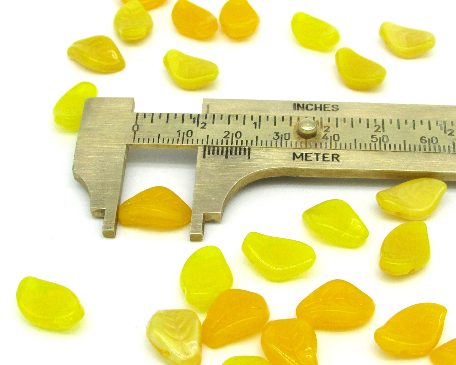 14.5x10mm Curved Leaf Glass Bead Mix