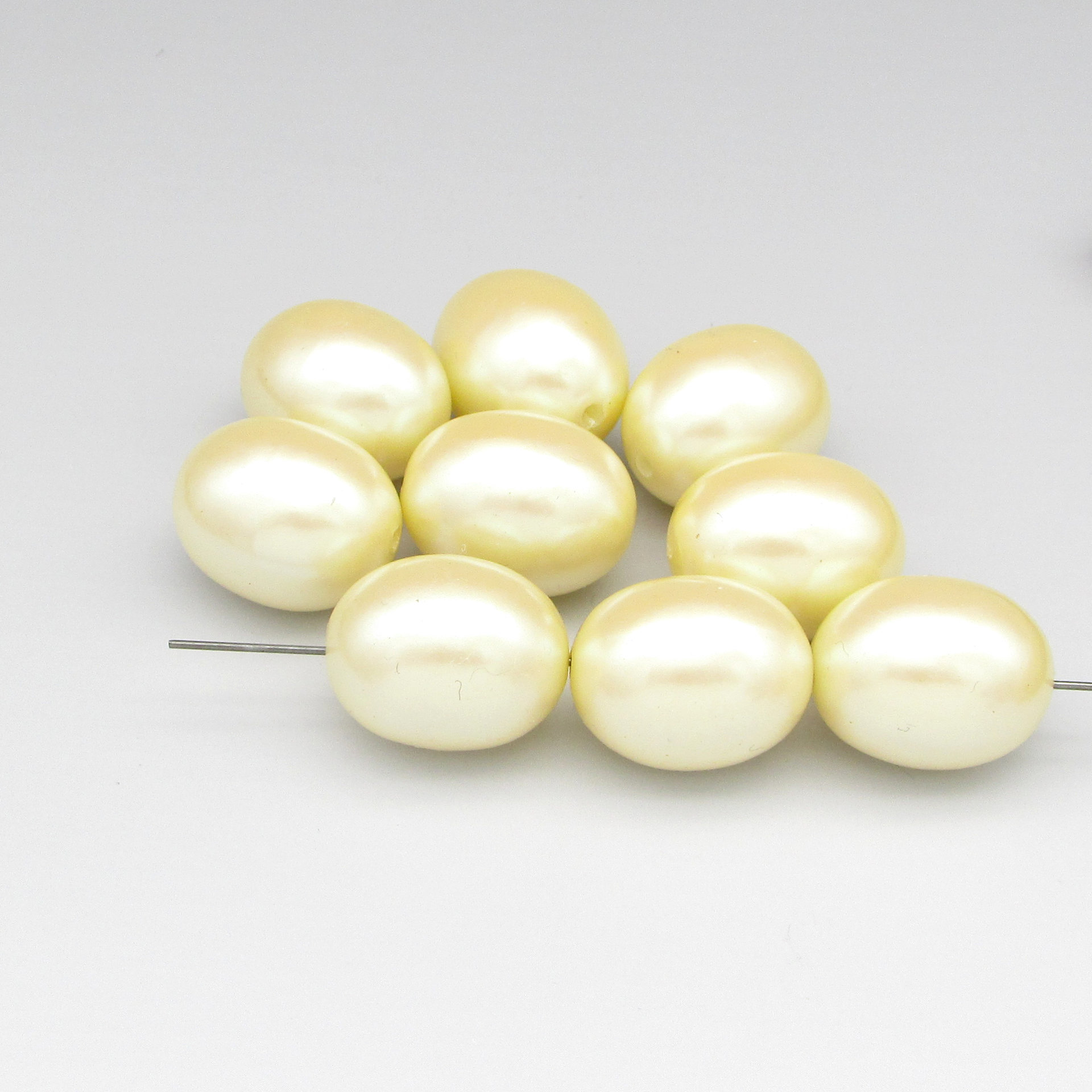 21.5x17mm Oval Barrel Faux Pearls, Vintage Cream Plastic Beads