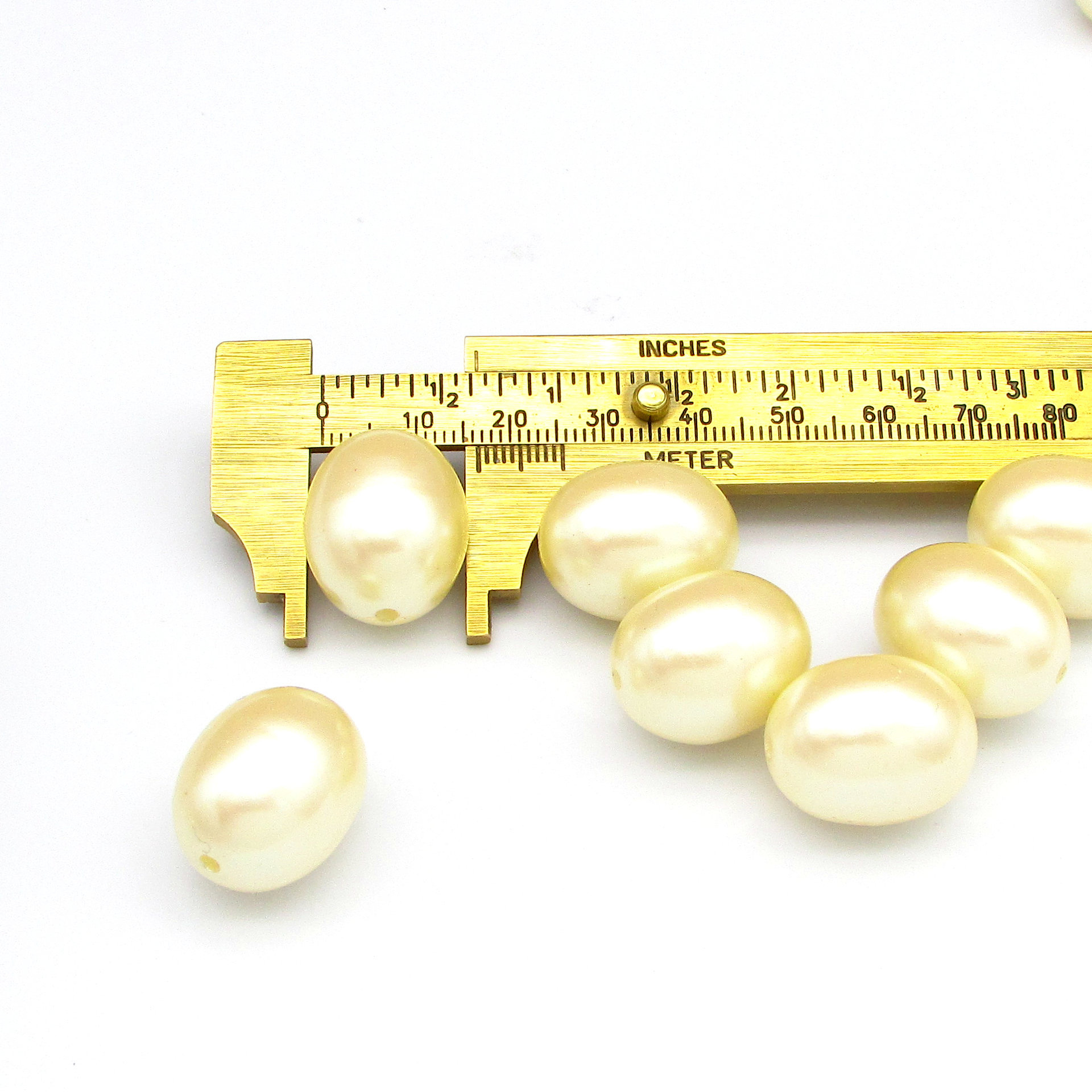 21.5x17mm Oval Barrel Faux Pearls, Vintage Cream Plastic Beads