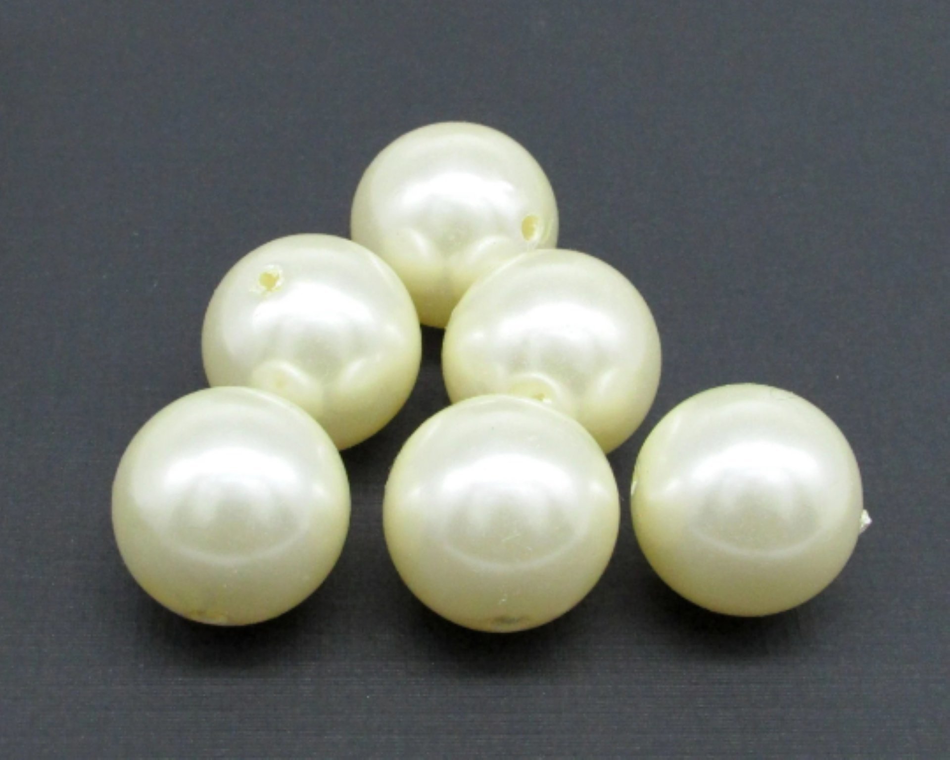 Vintage Cultura Faux Pearls, 18mm 20mm Round Plastic Beads