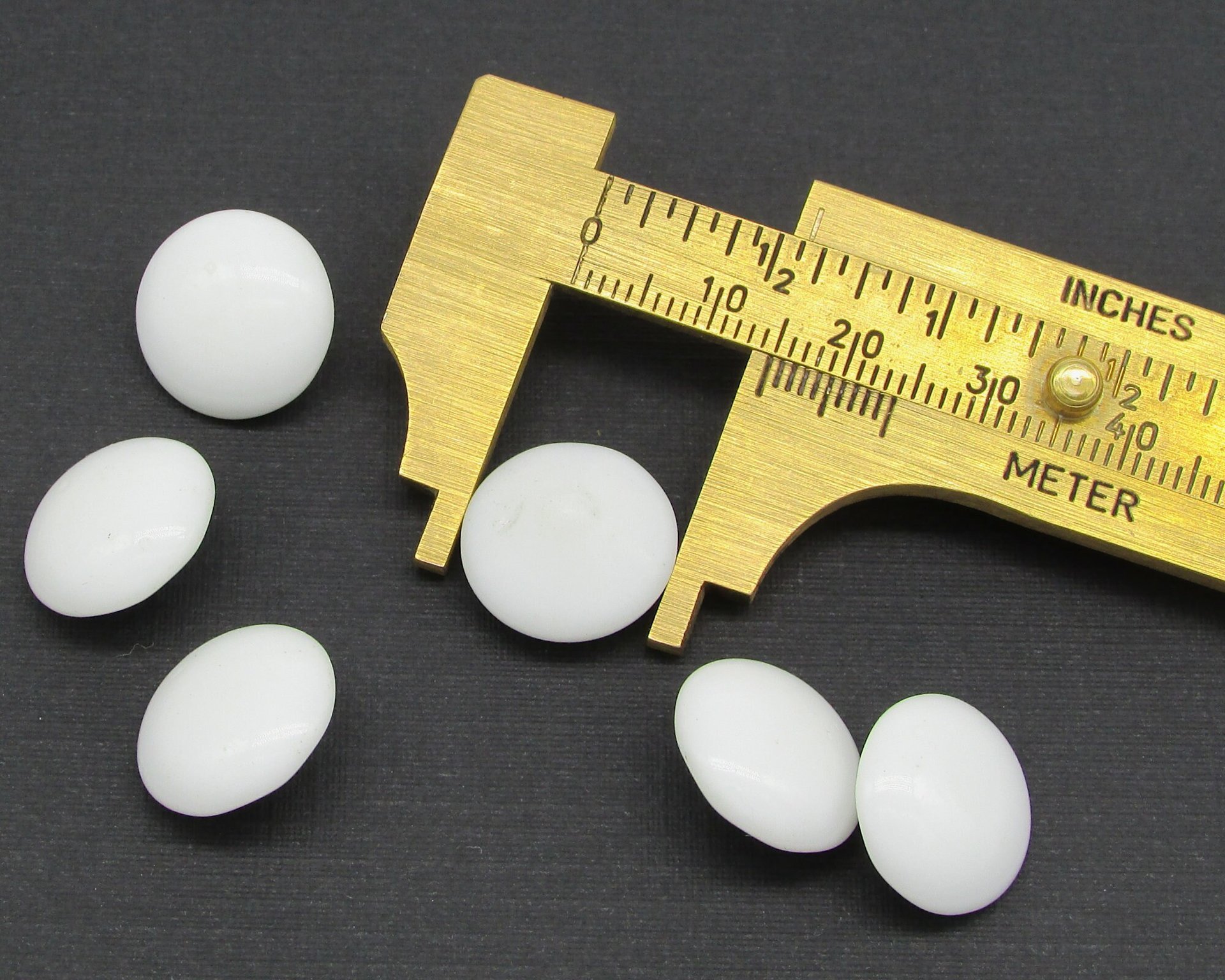 15mm Domed Chatons, Vintage White Point Back Stones