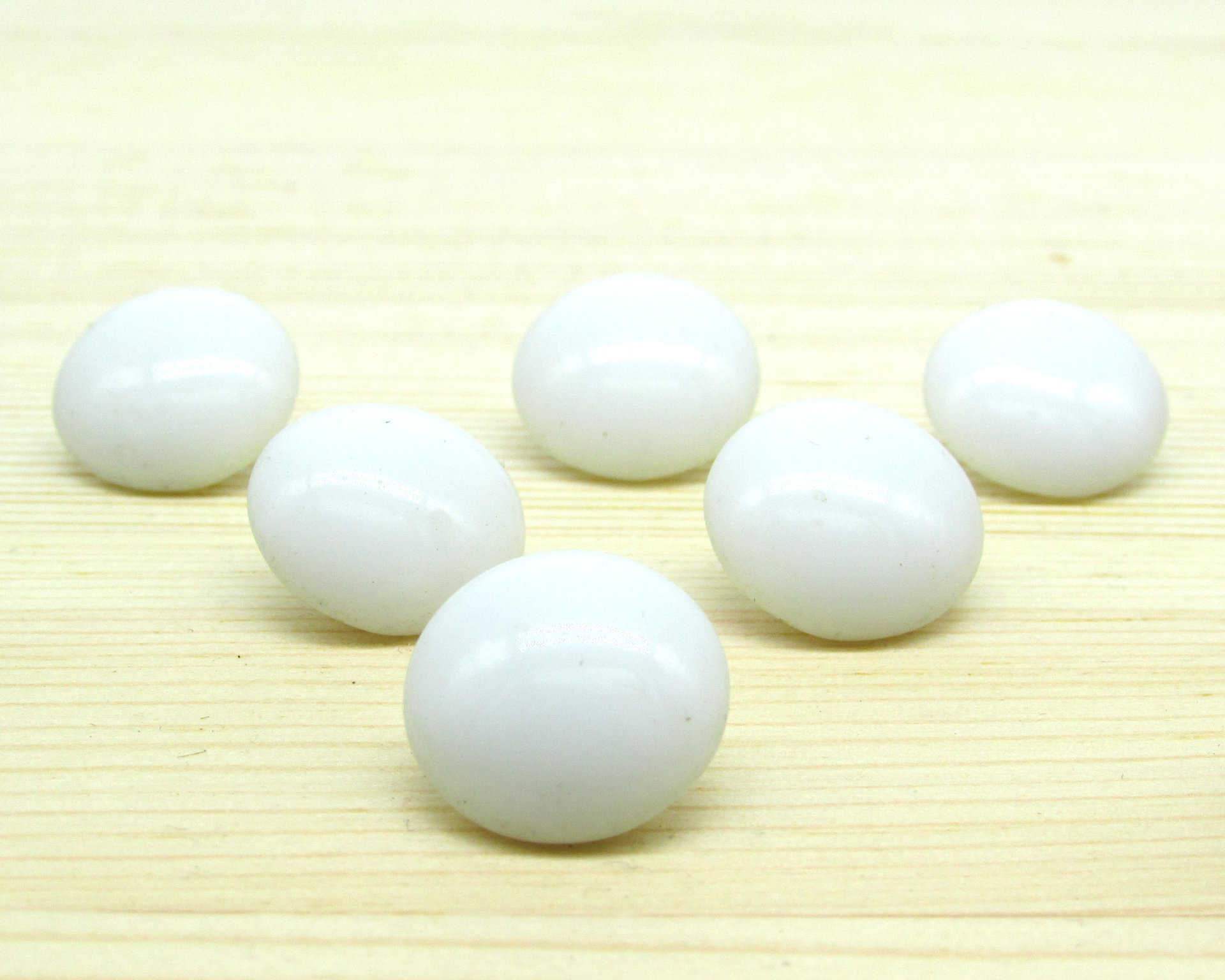 15mm Domed Chatons, Vintage White Point Back Stones
