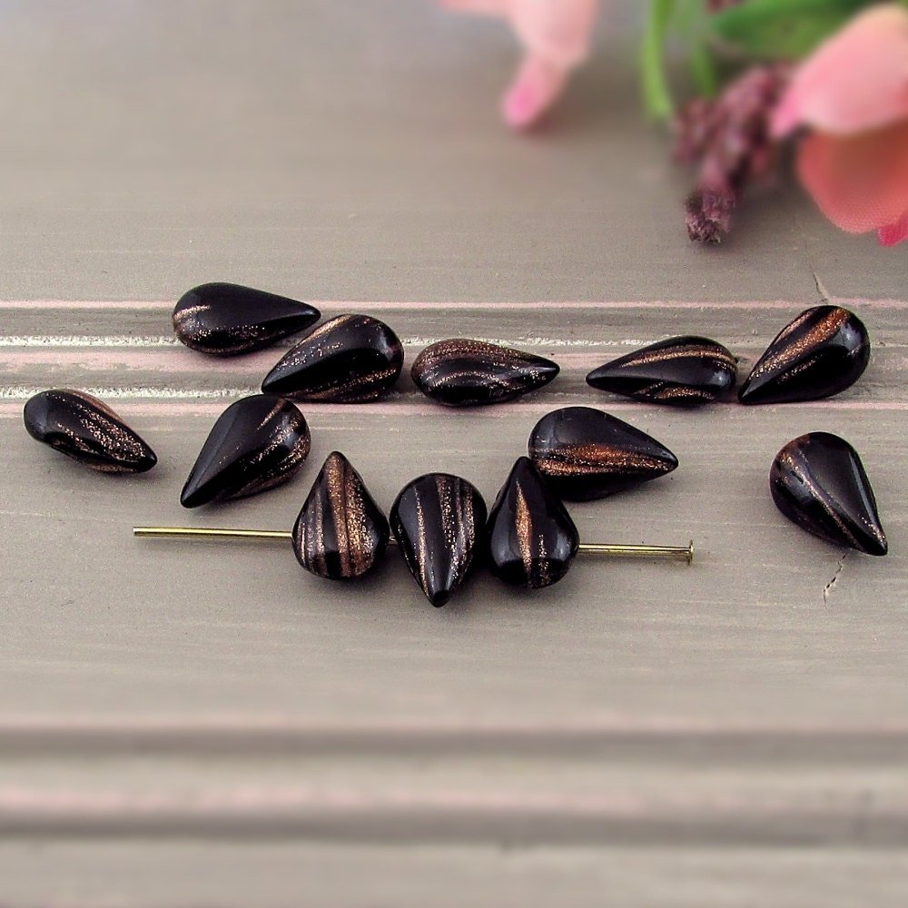 13mm Vintage Black Teardrop Glass Stones (24)
