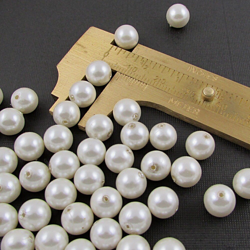 8mm Off White Vintage Faux Pearls (50pc)