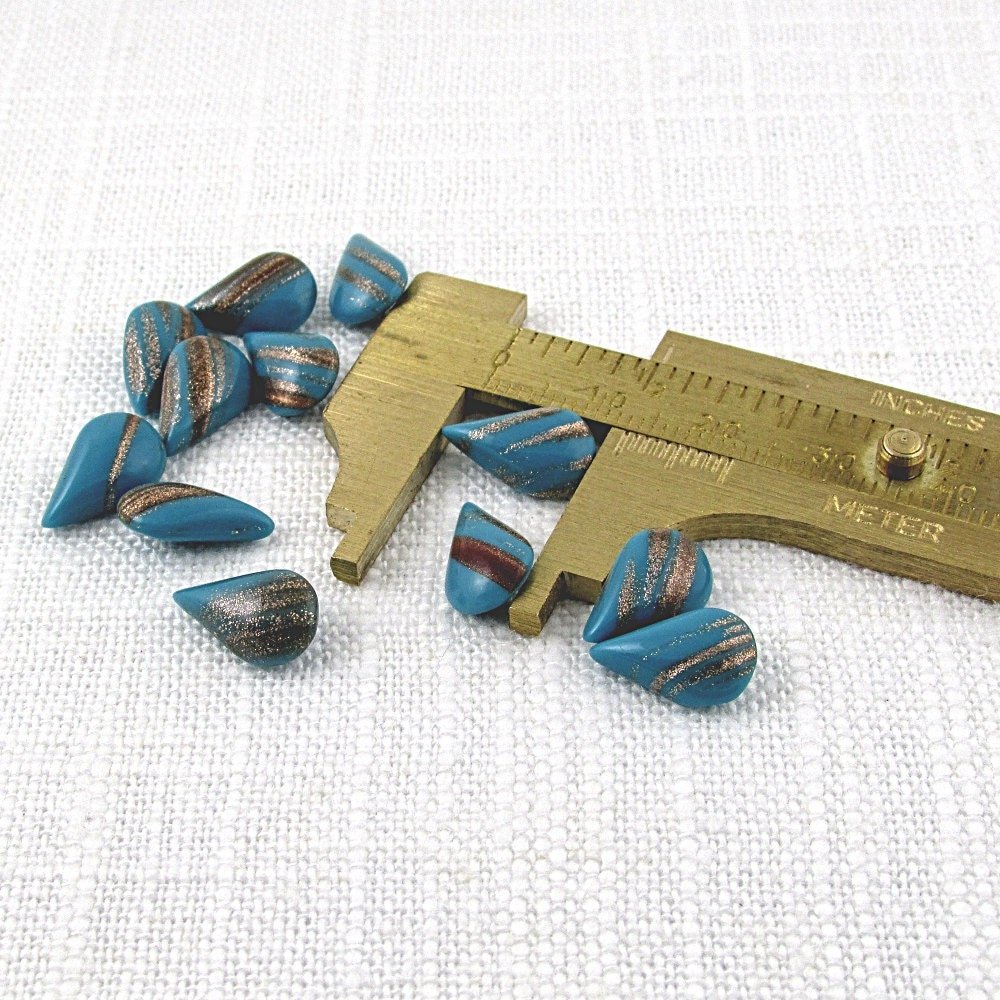 13mm Vintage Turquoise Glass Pear Shape Point Back Cabochons