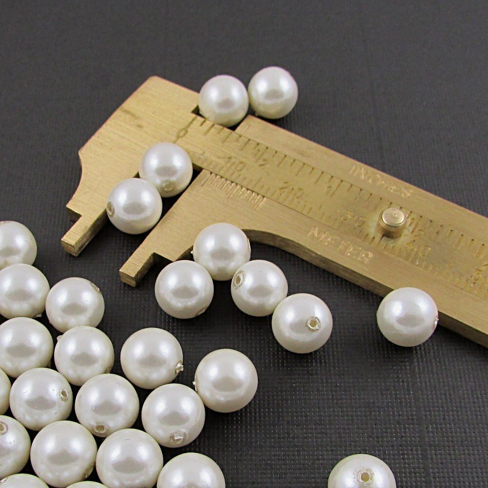 8mm Off White Vintage Faux Pearls (50pc)