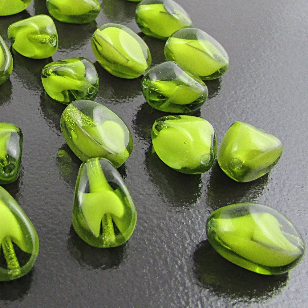 13mm Oval Olivine Givre Glass Pinch Beads