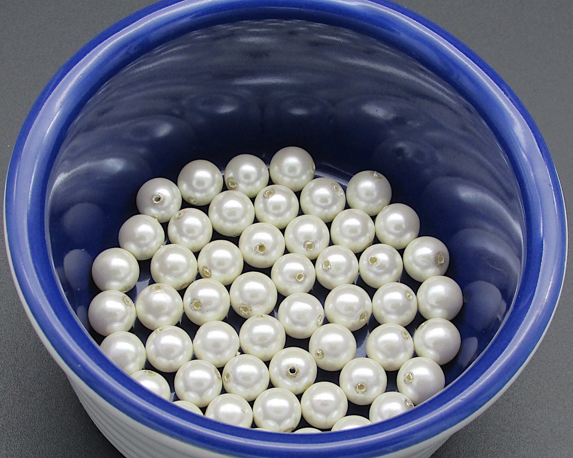 8mm Off White Vintage Faux Pearls (50pc)