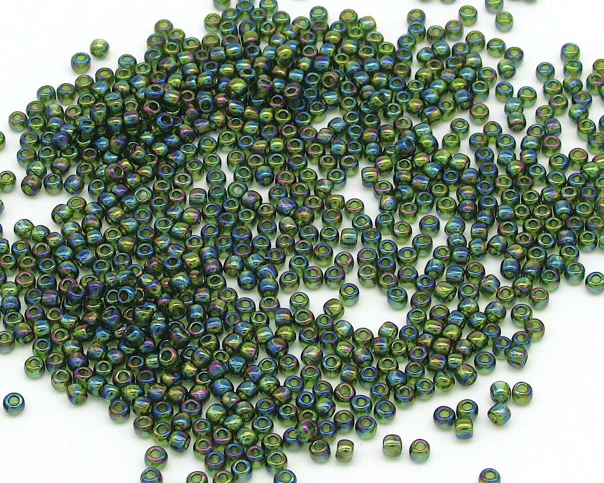 11/0 Seed Beads, Round TOHO Olivine Rainbow