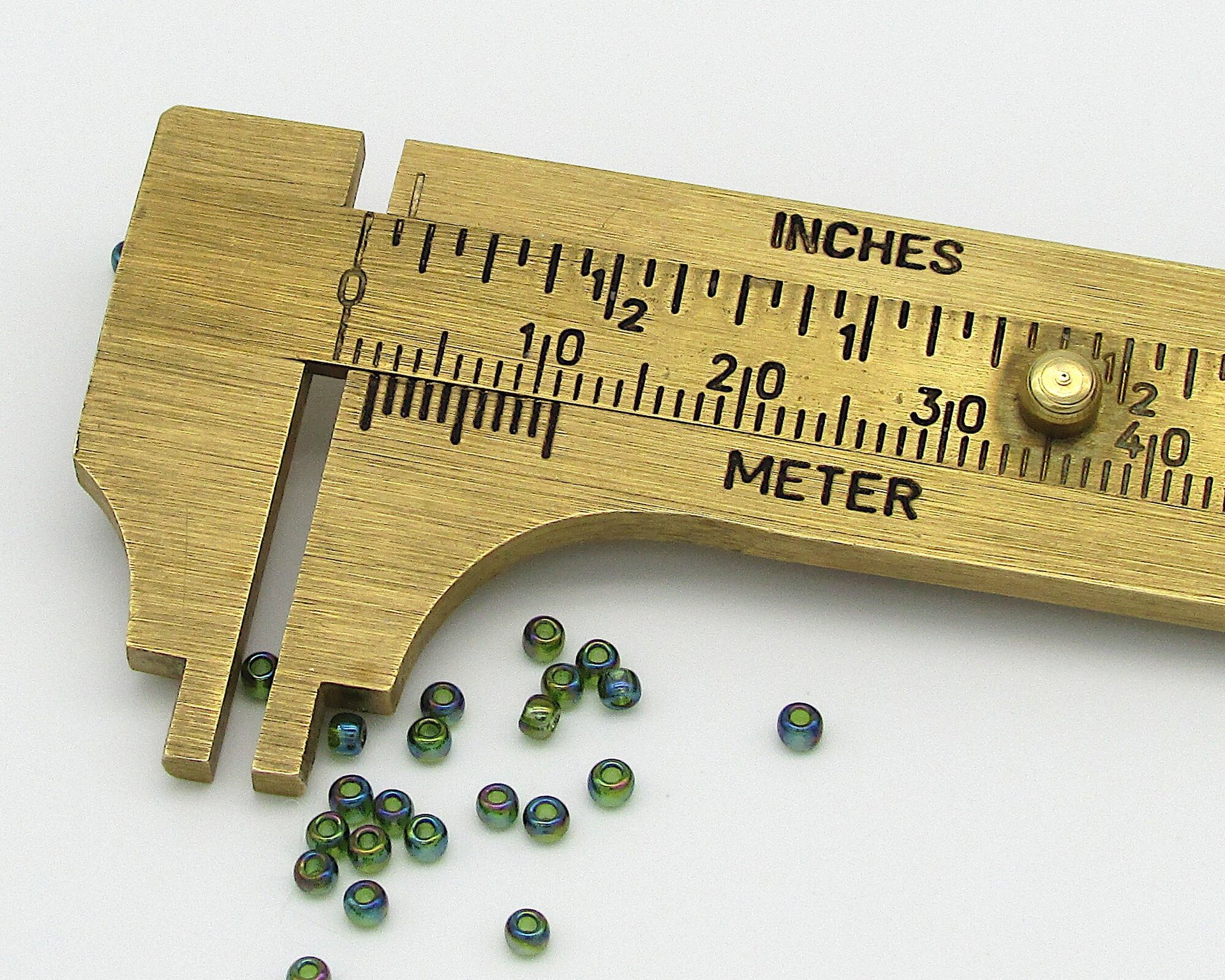 11/0 Seed Beads, Round TOHO Olivine Rainbow