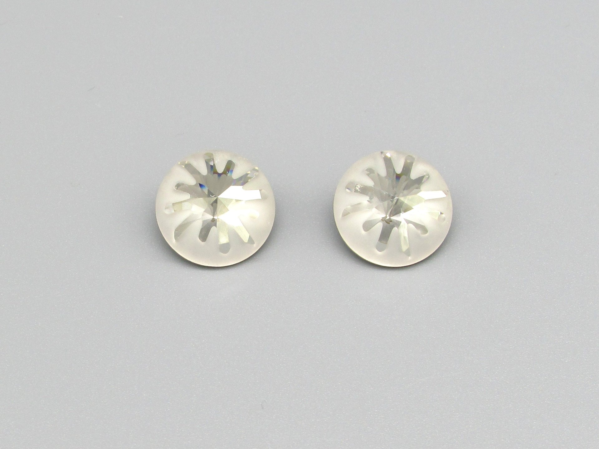 14mm Sea Urchin Carved Rivoli, Crystal Silver Shade Partially Frosted Round Stone, Foiled Point Back (2)