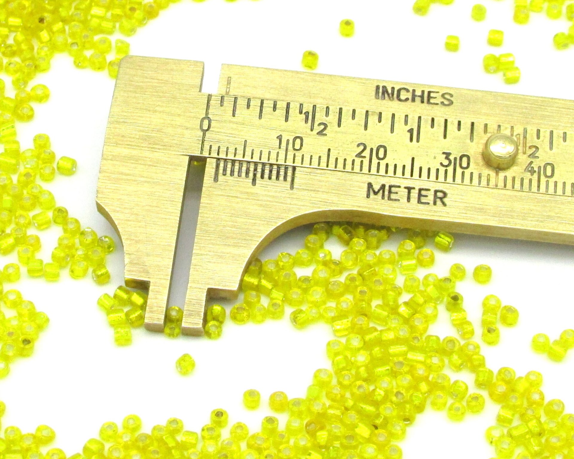 11/0 Seed Beads, Translucent Yellow