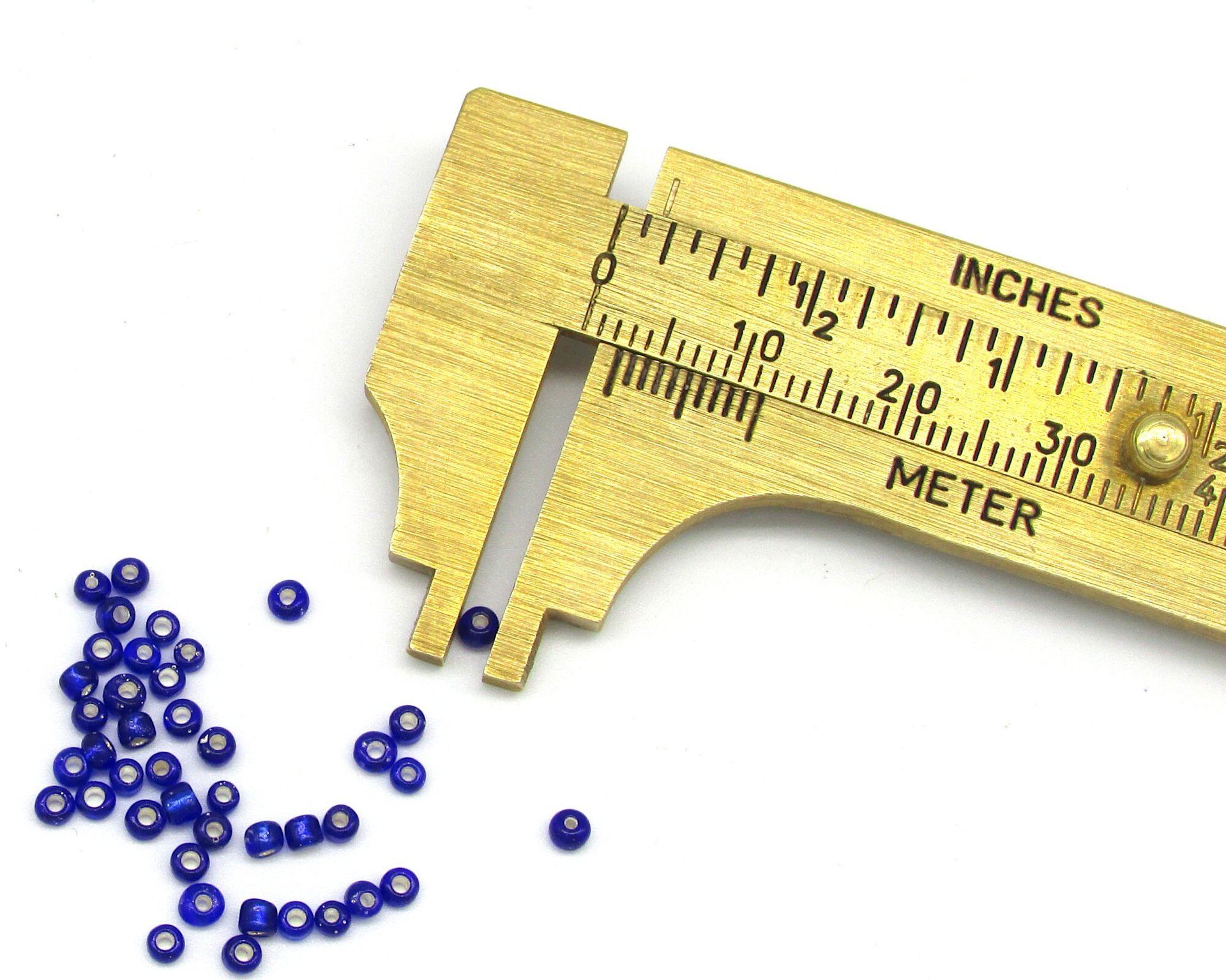 10/0 Round Seed Beads Silver Lined Navy Blue