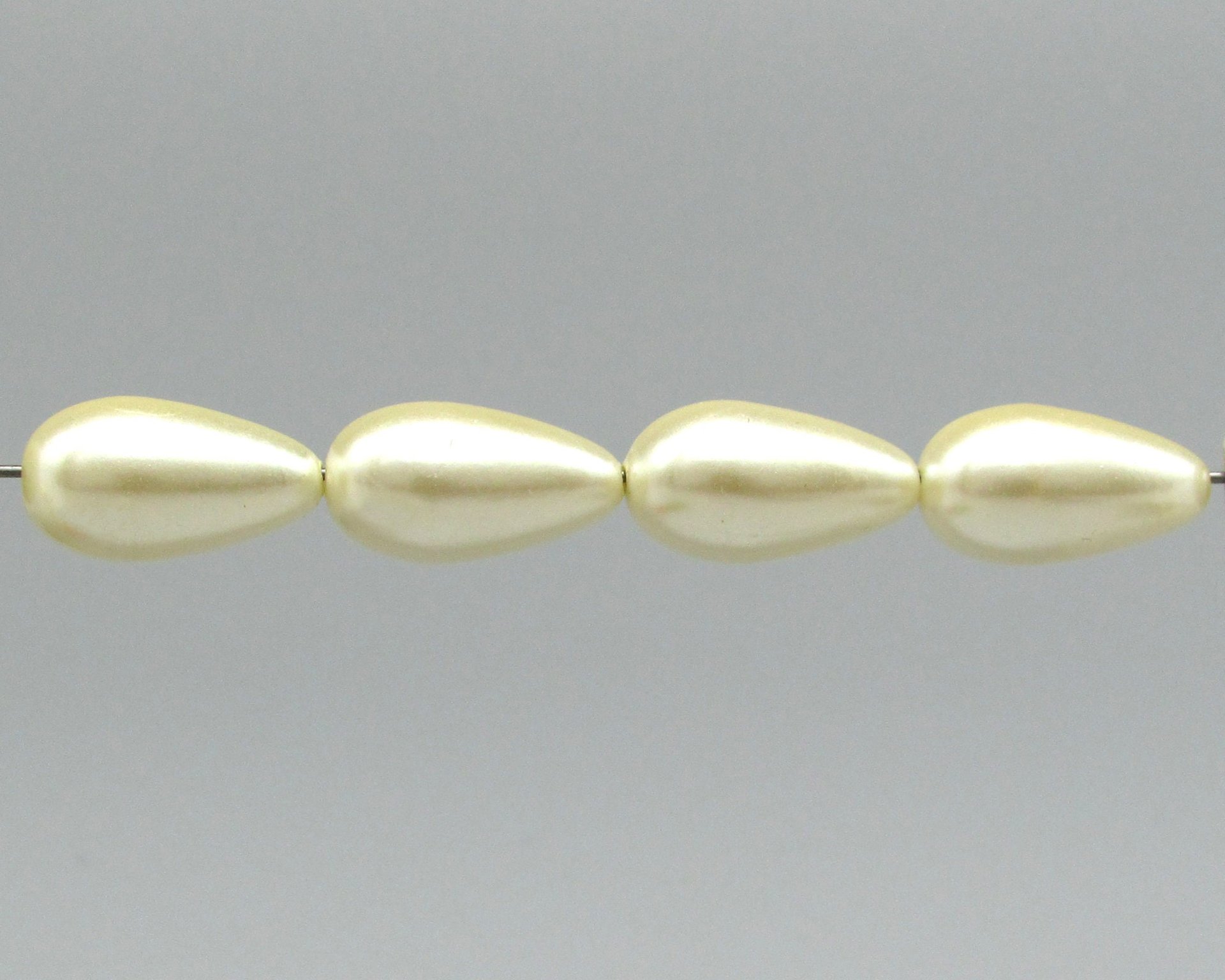18.5x10mm Teardrops, Vintage Plastic Faux Pearl Beads