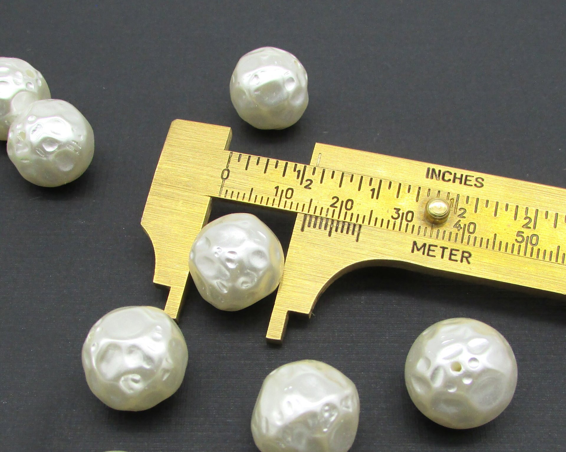 Vintage Faux Pearls, 15.5mm Round Pearlized Beads (8)