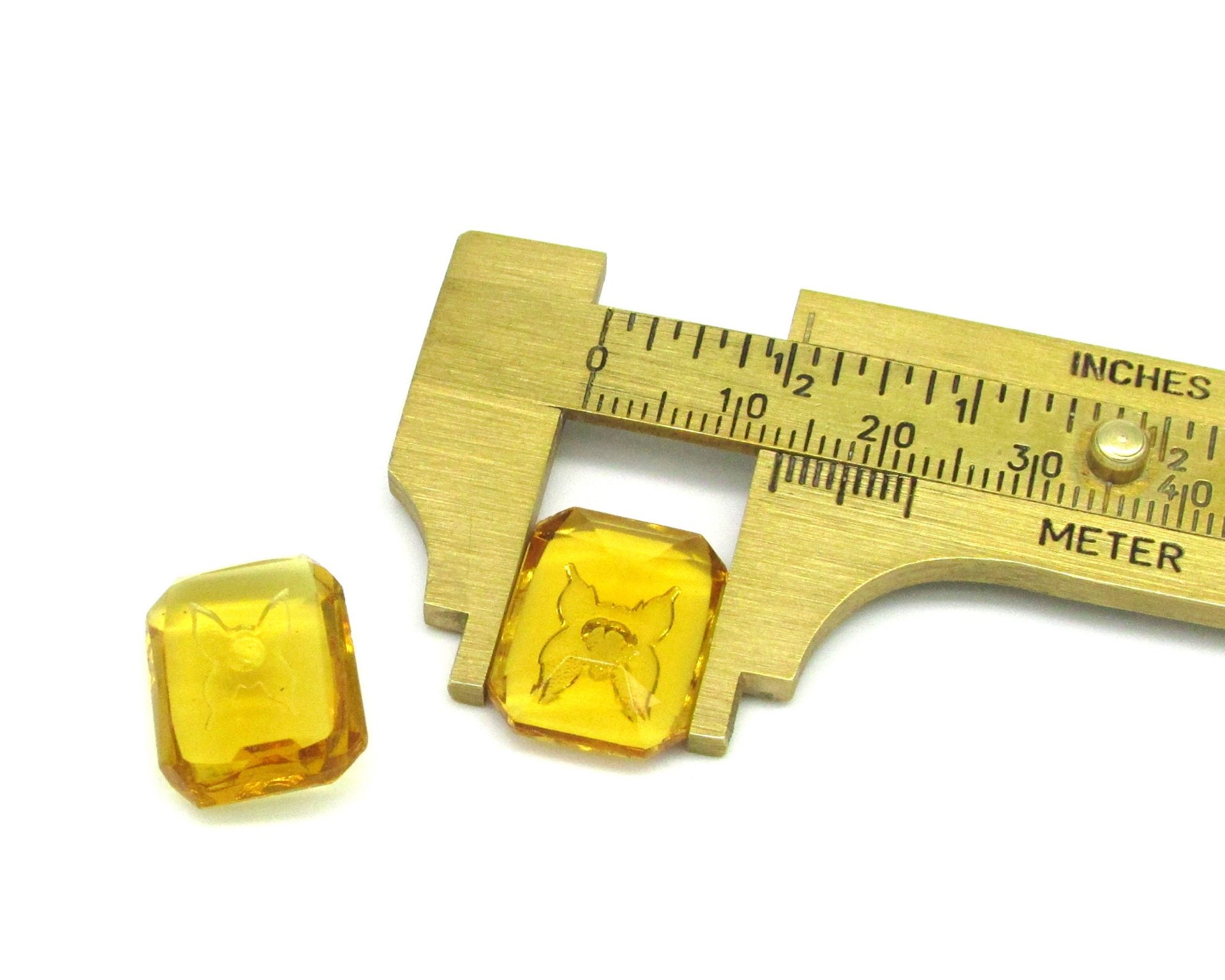 Vintage 18x13mm Octagonal Point Back Stones with Etched Butterfly and 2mm Center Setting