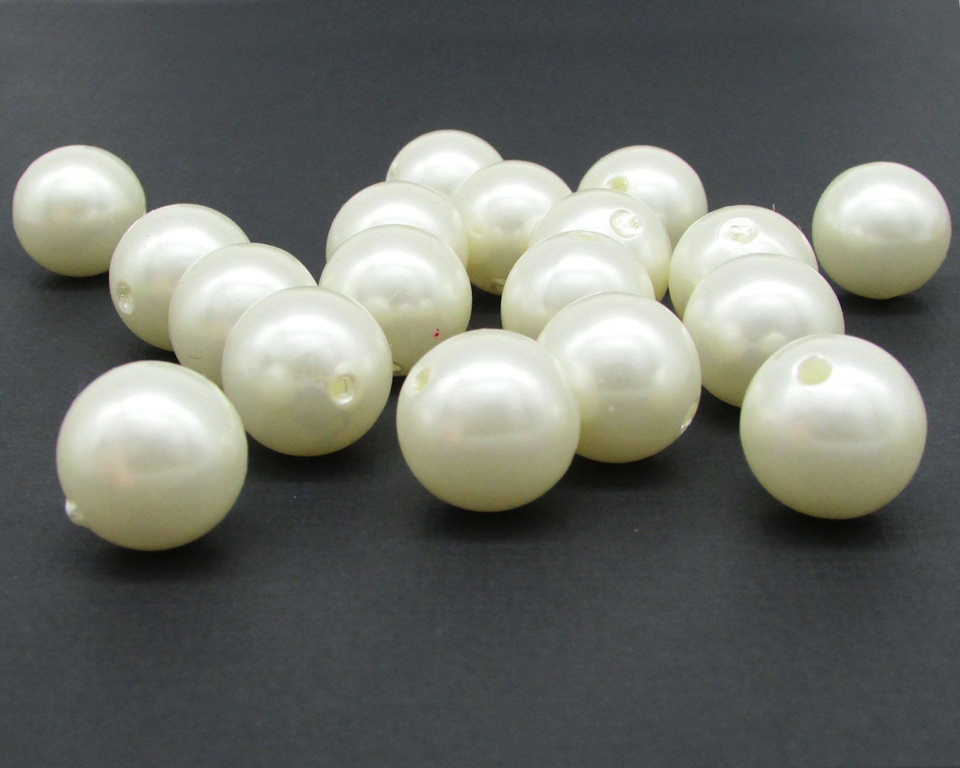 15.5mm Cultura Faux Pearl Plastic Beads (24)