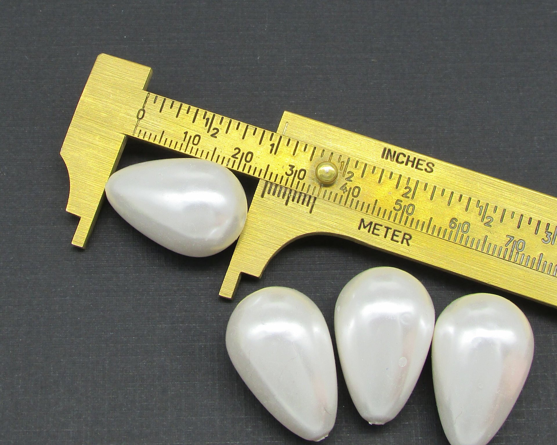 26.5x17mm Teardrop Beads, Vintage White Plastic Pearls