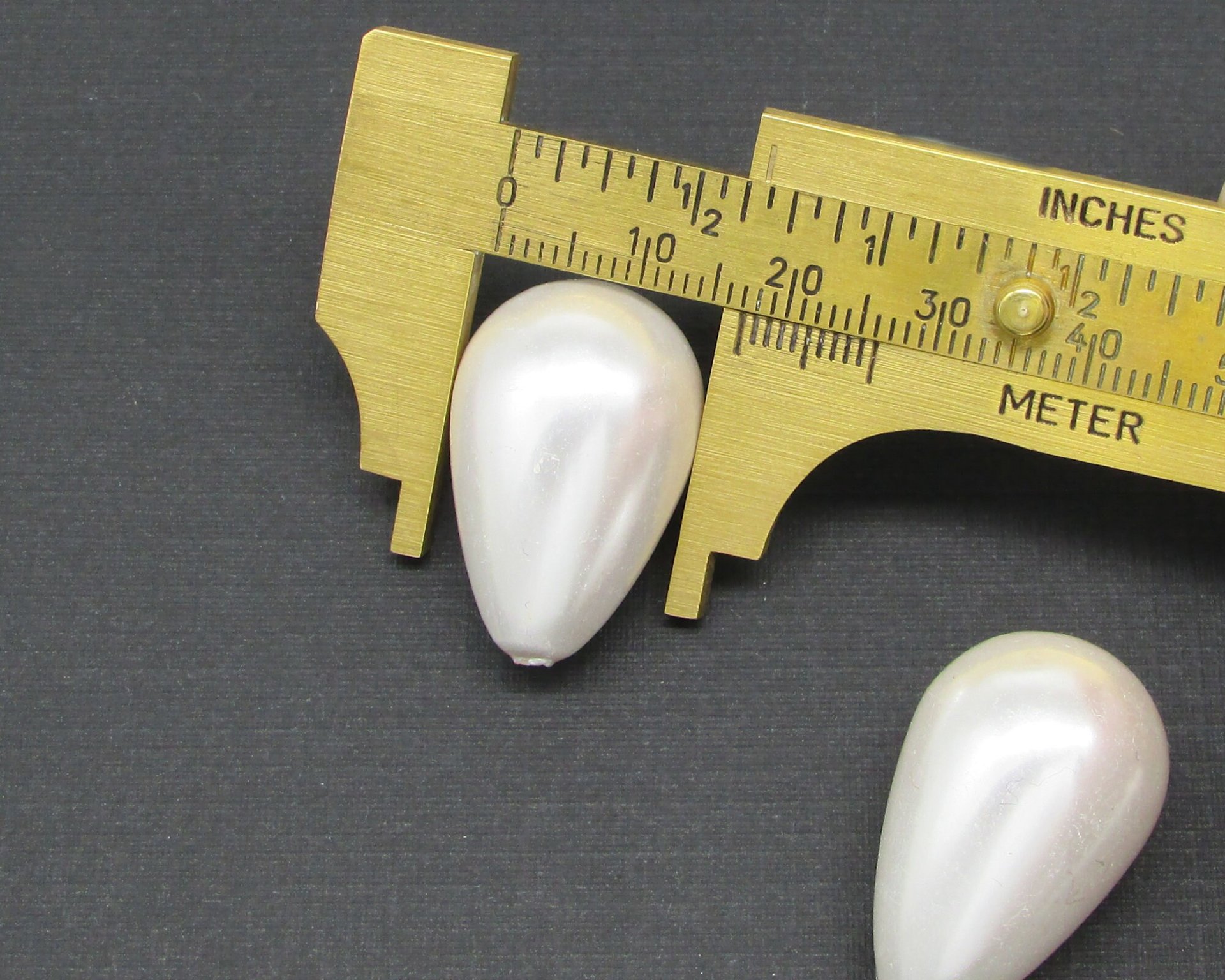 26.5x17mm Teardrop Beads, Vintage White Plastic Pearls