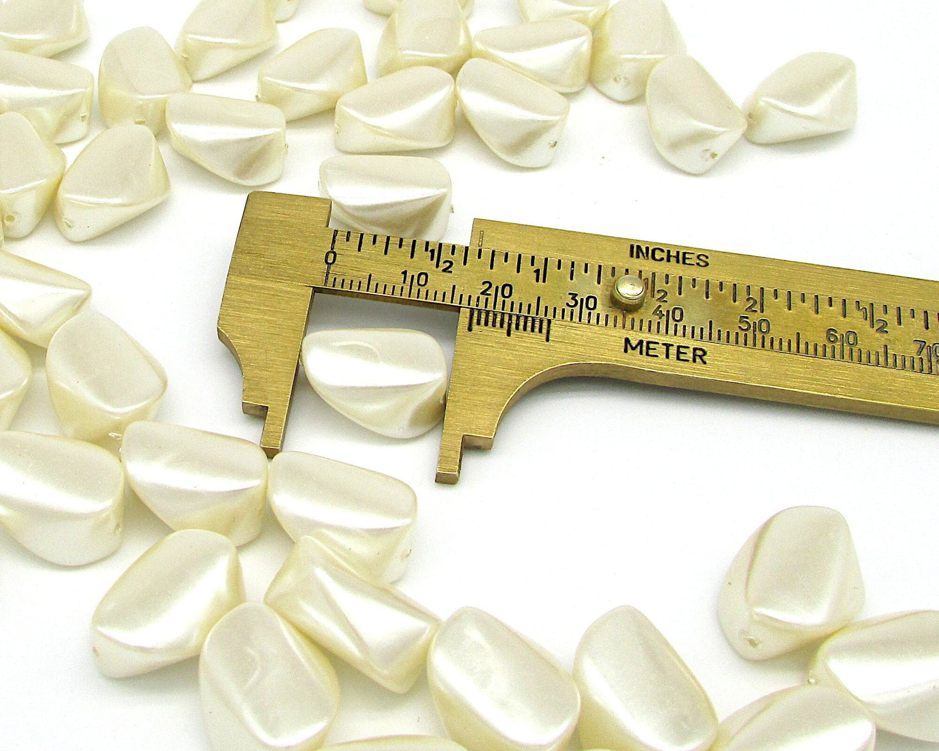 Cream Lustre 17.5x13mm Twist Beads, Vintage Plastic Pearls