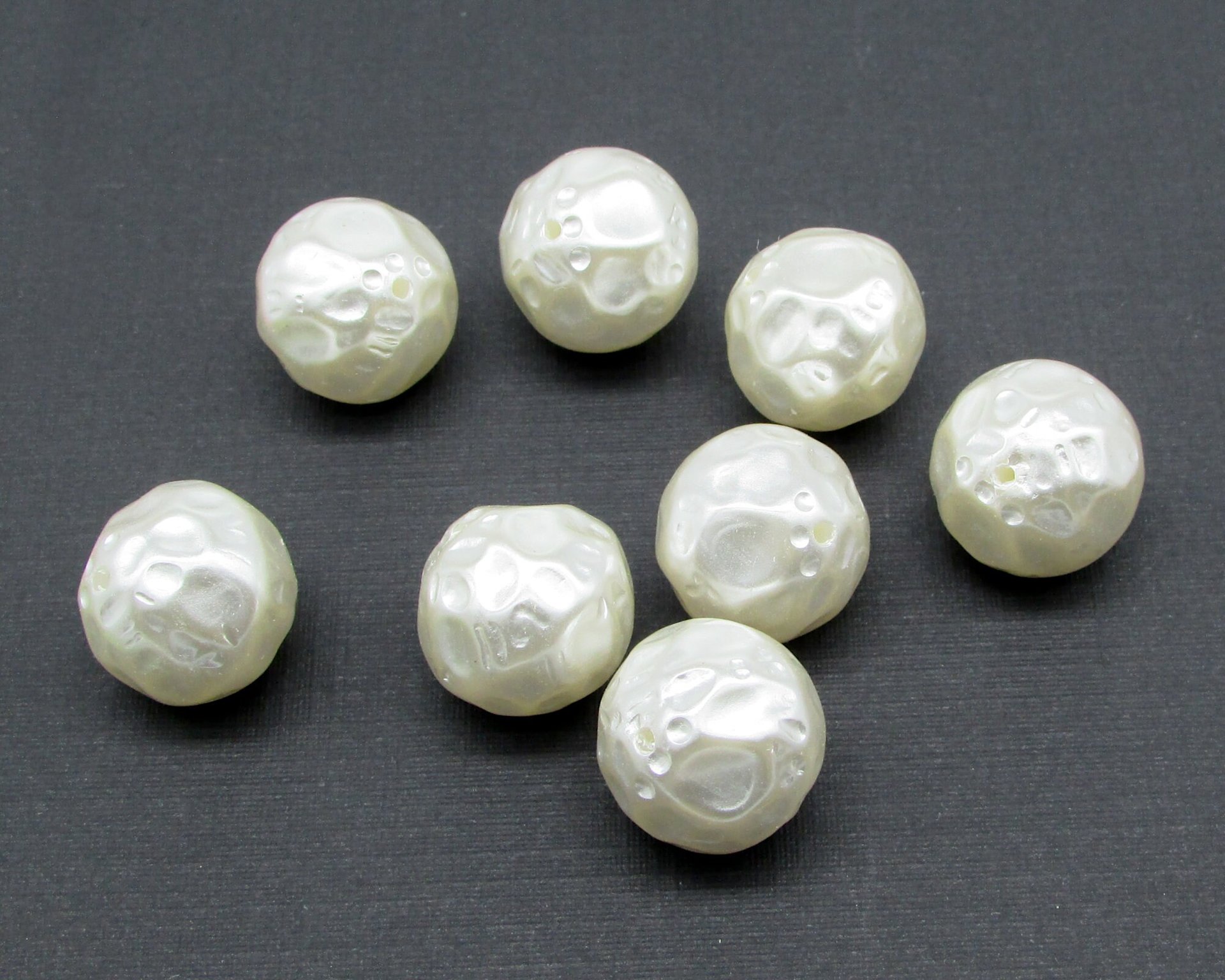 Vintage Faux Pearls, 15.5mm Round Pearlized Beads (8)