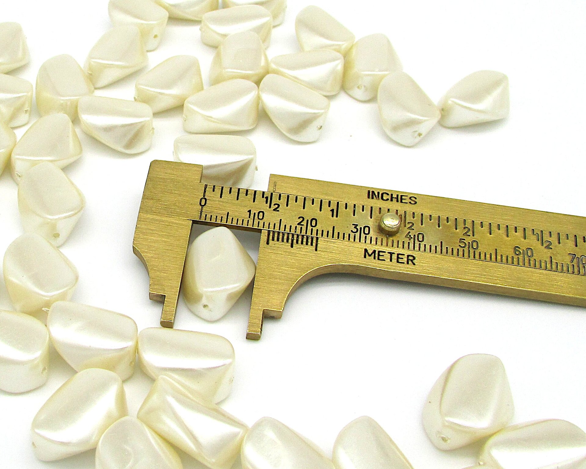 Cream Lustre 17.5x13mm Twist Beads, Vintage Plastic Pearls