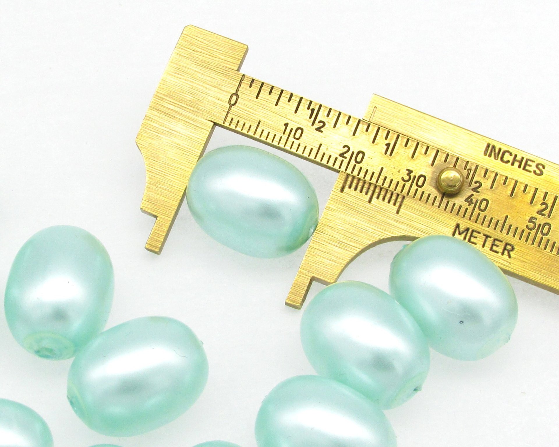 20x15mm Light Green Oval Beads, Large Vintage Plastic Pearls  (11)