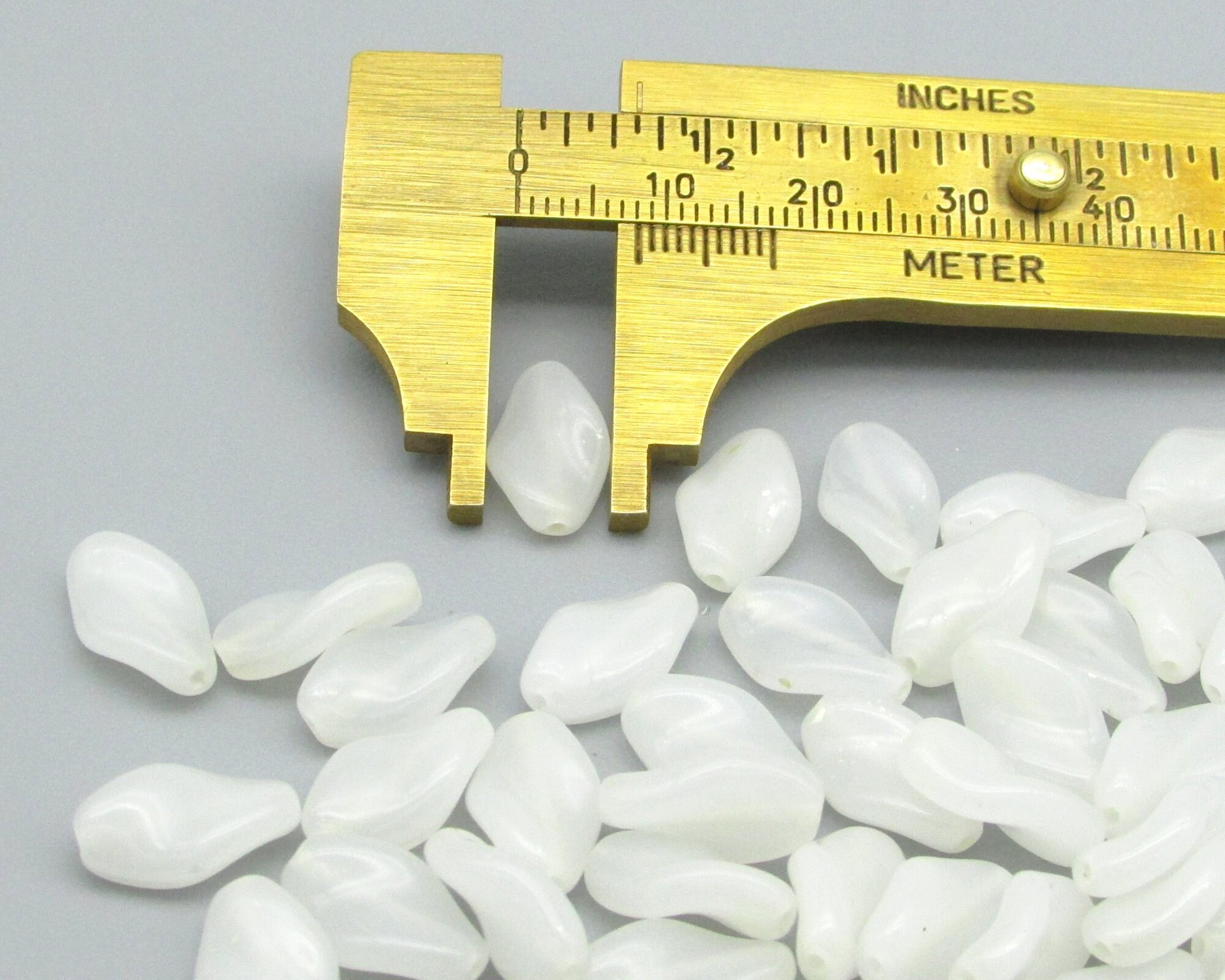 13x8mm Flat Twisted Diamonds, Alabaster White Glass Beads (50)