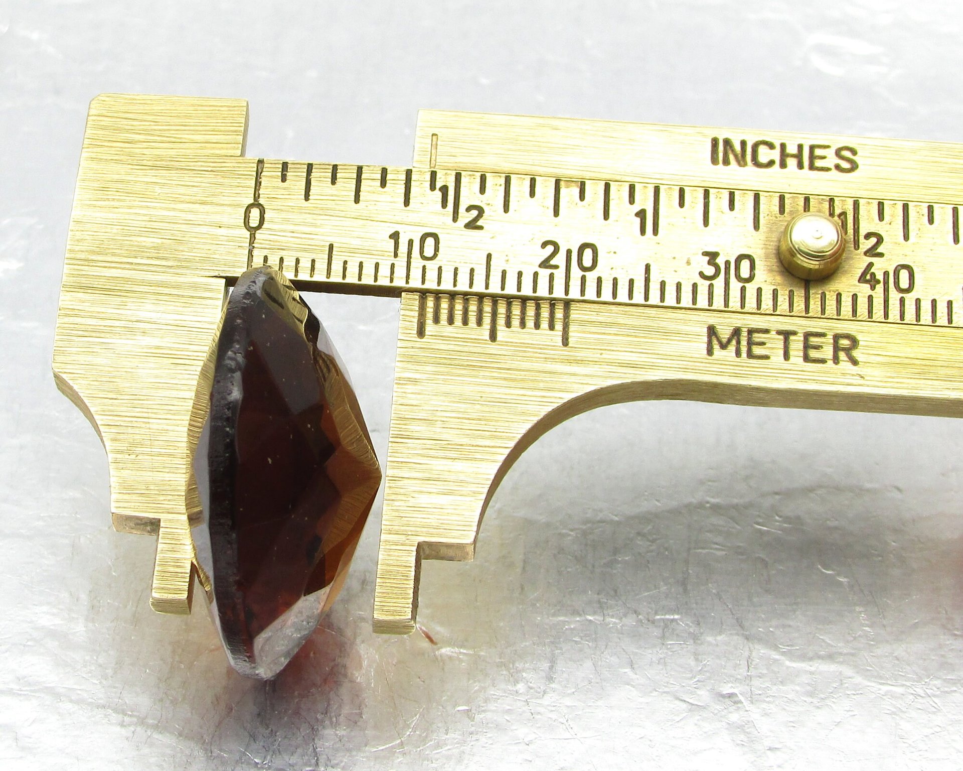 25.5mm Round Dentelle, Unfoiled Dark Topaz Rhinestone