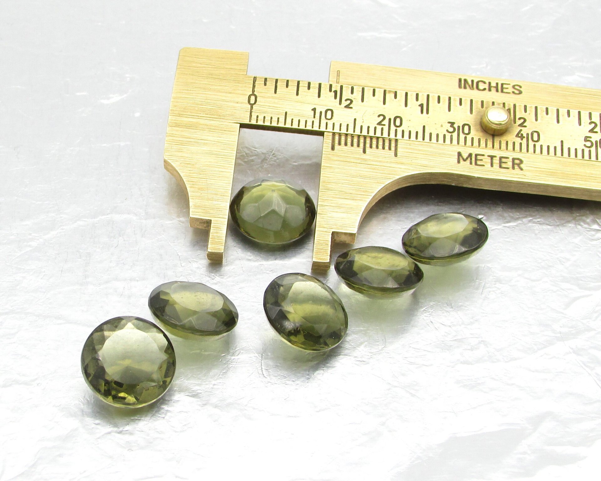 12mm Round Dentelles, Dark Olivine Point Back Unfoiled Glass Rhinestones