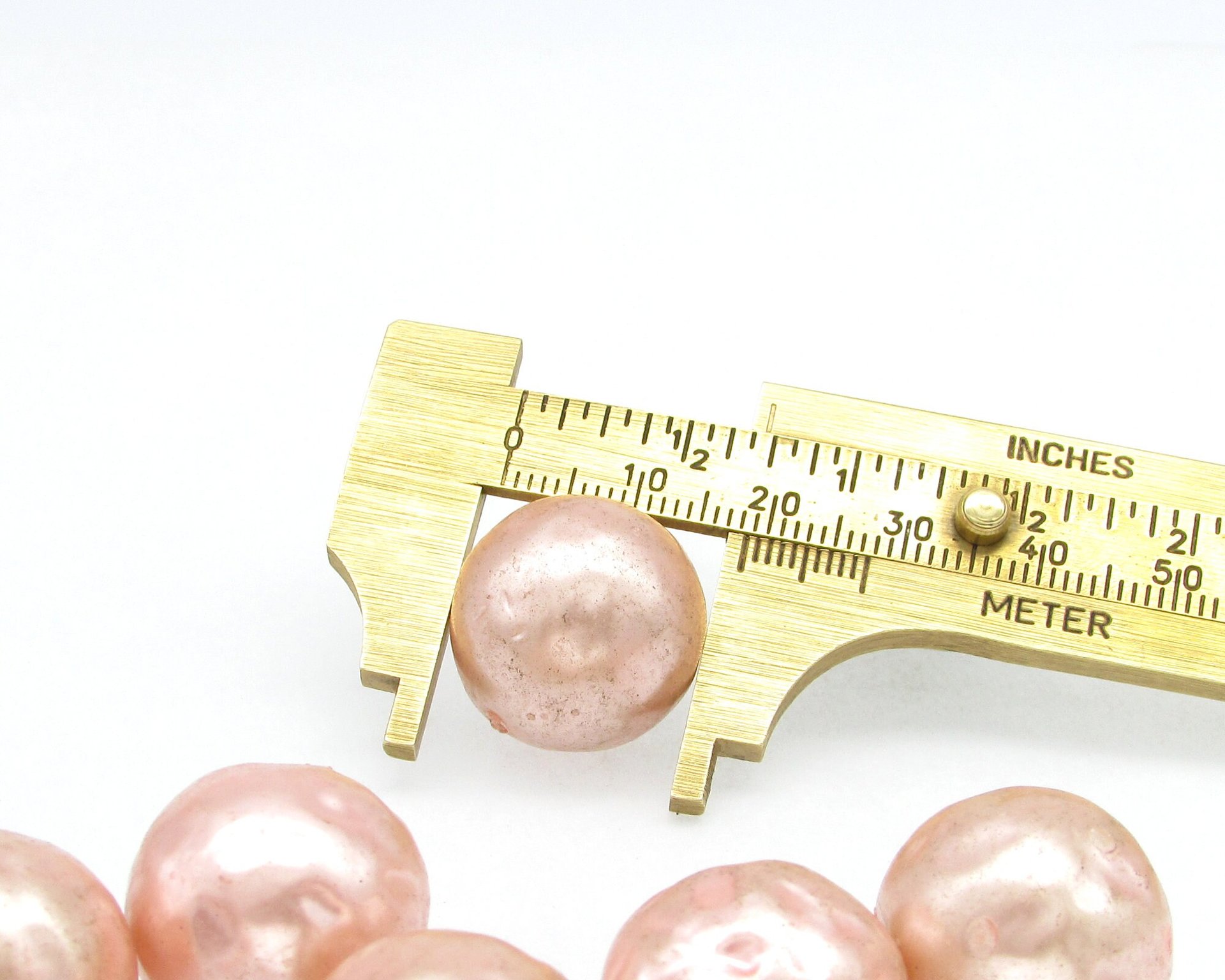 Vintage 19mm Round Peachy Pink Plastic Pearl Beads (7)