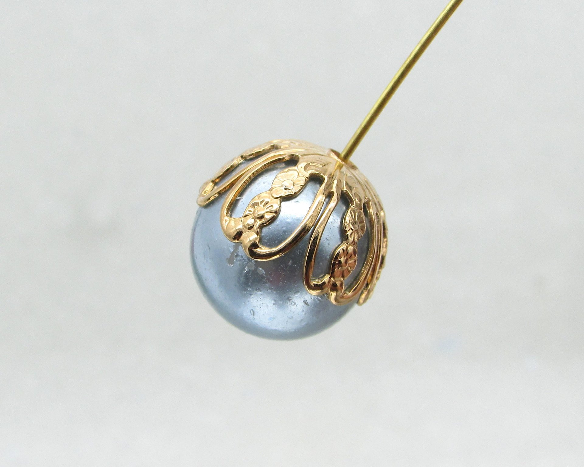 14mm Bead Caps, Gold Plated Brass Findings (10)