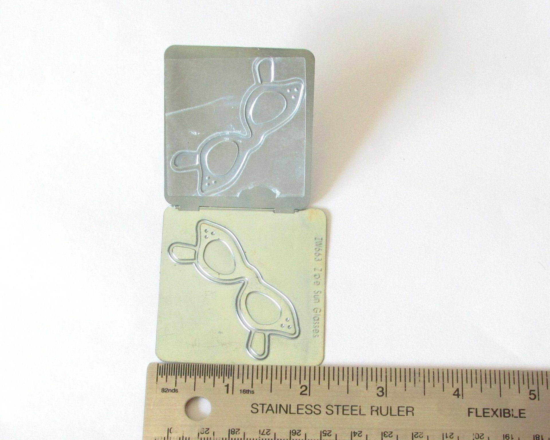 Small Metal Emboss and Cut Folders 2” AccuCut Stanzform Zip‘ e Snaps, Assorted Styles