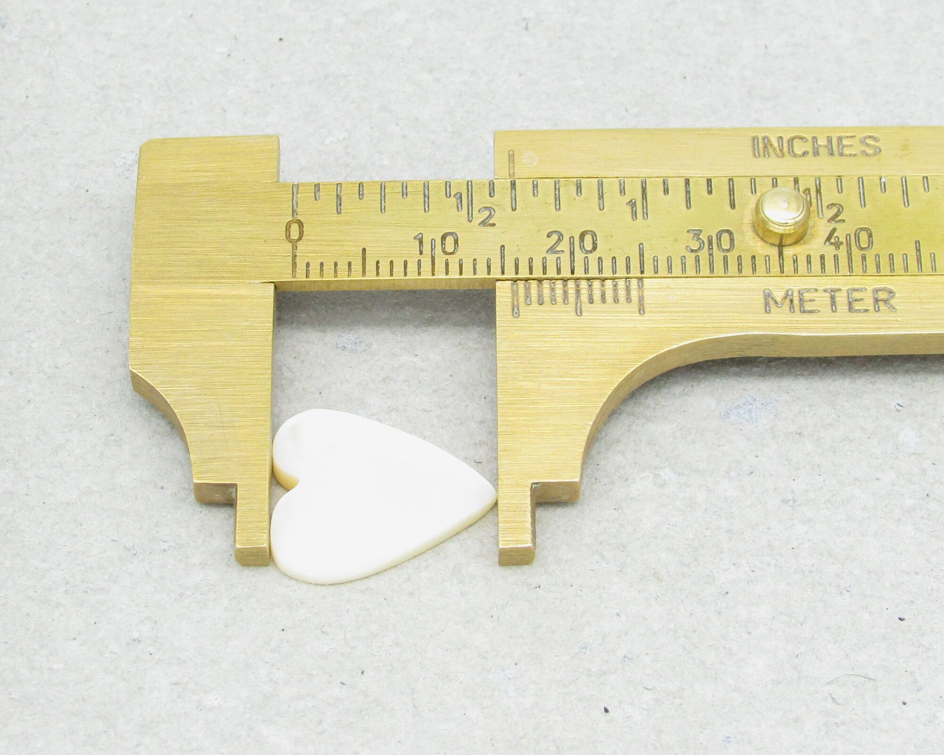 16x14mm Flat Heart Cabochon, Mother of Pearl