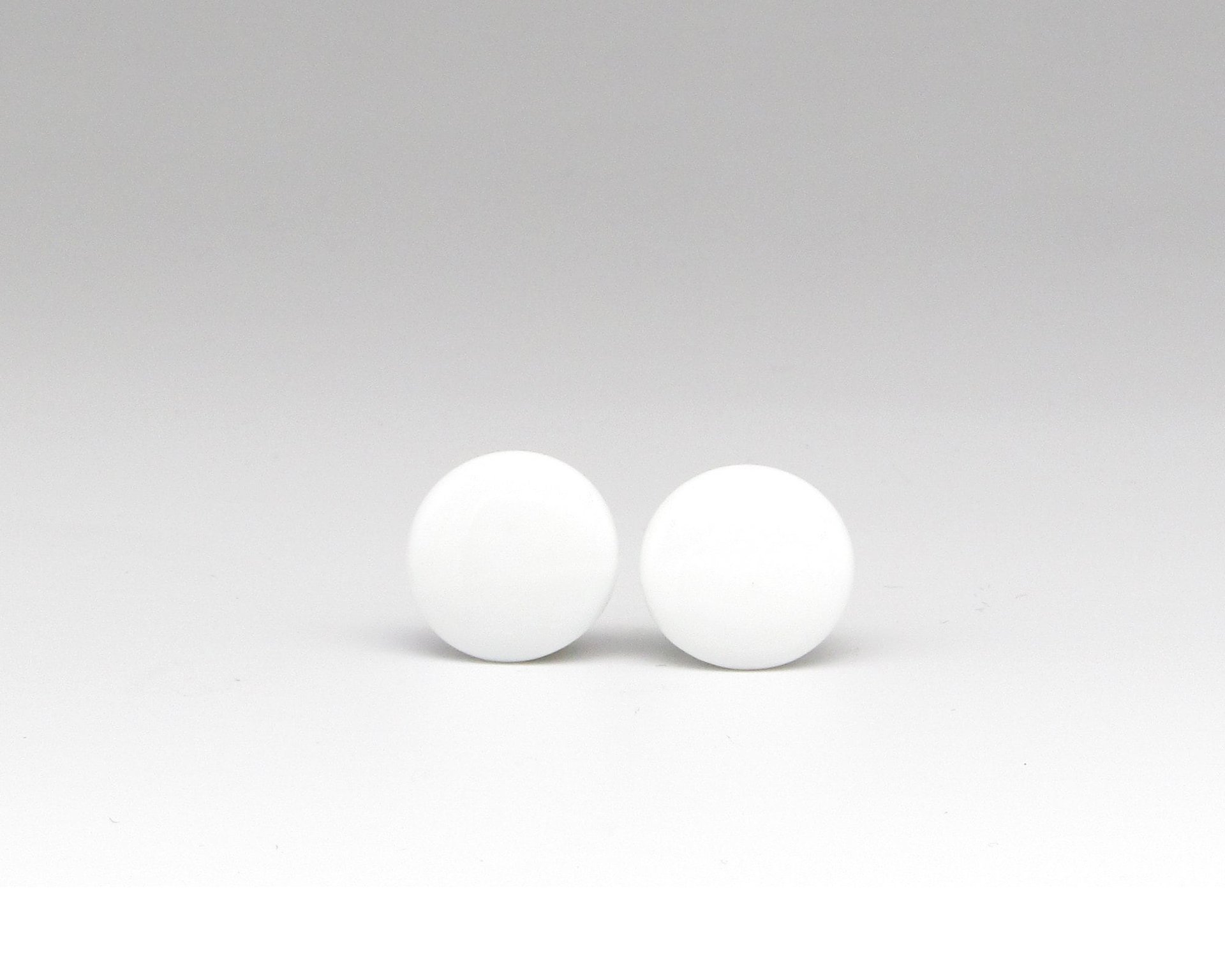 Round Cabochons, Opaque White Vintage Czech 18.5mm Stones