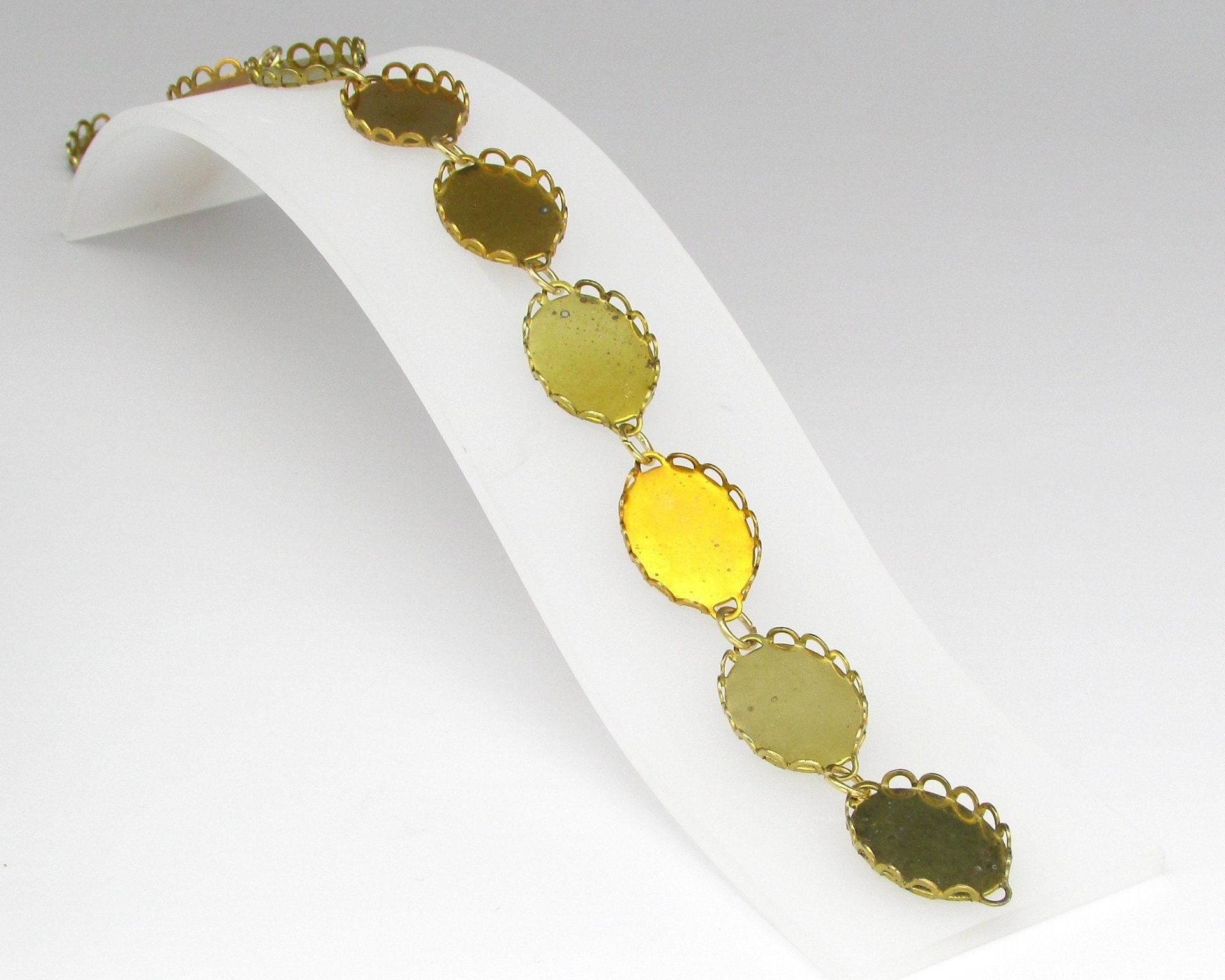 18x13mm Bezels, Scalloped Lace Edge, Brass Coated Steel