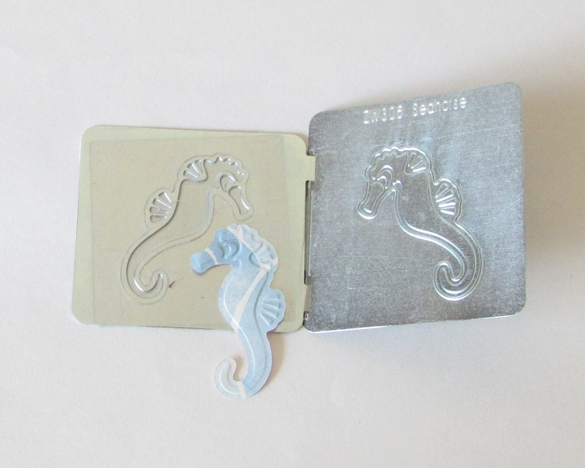 Small Metal Emboss and Cut Folders 2” AccuCut Stanzform Zip‘ e Snaps, Assorted Styles