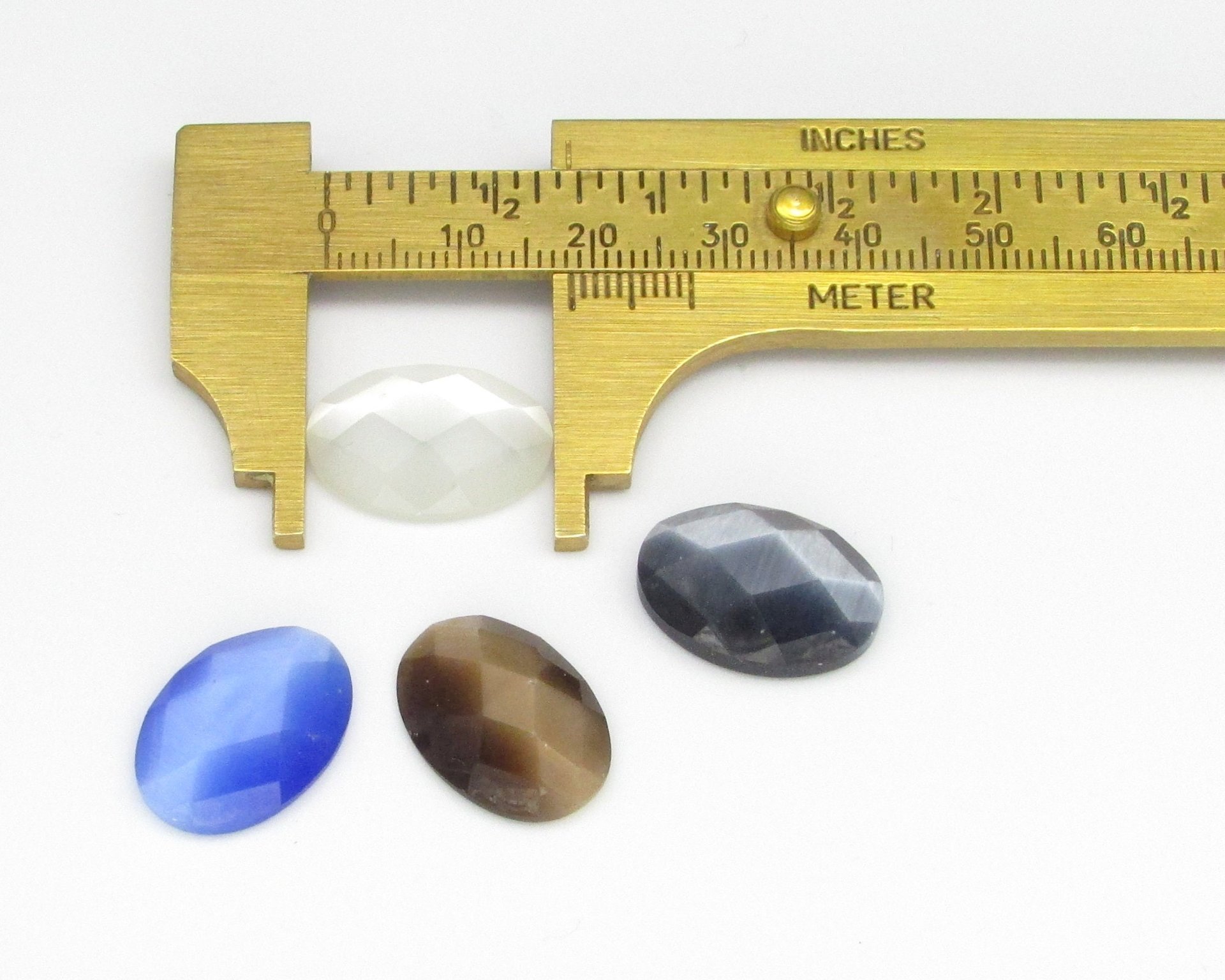 18x13mm Faceted Oval Fiber Optic Glass Cabochons