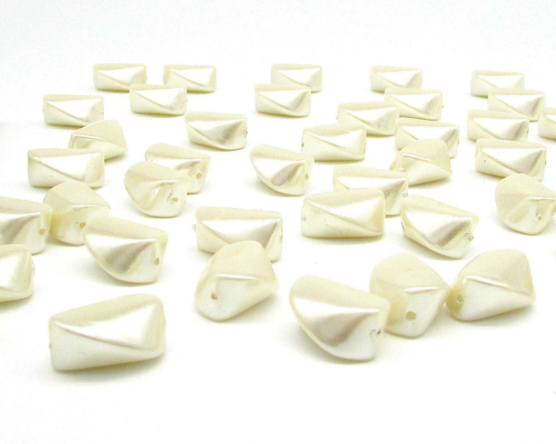 Cream Lustre 17.5x13mm Twist Beads, Vintage Plastic Pearls