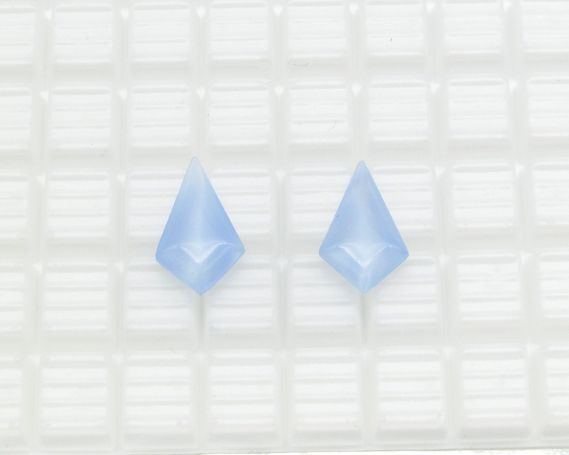 19x11mm Kite Point Back Glass Gems, Moonglow Cab-Top Unfoiled Rhinestones