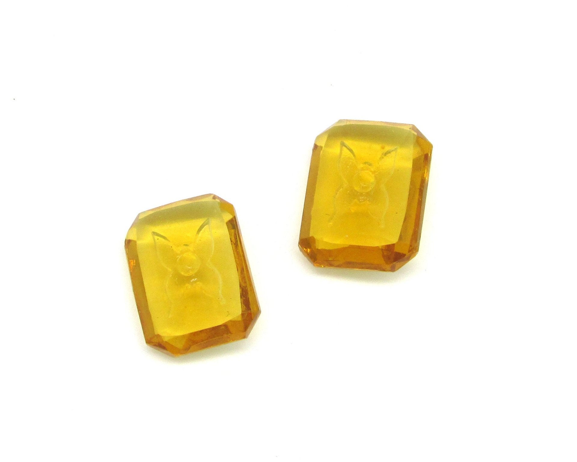 Vintage 18x13mm Octagonal Point Back Stones with Etched Butterfly and 2mm Center Setting
