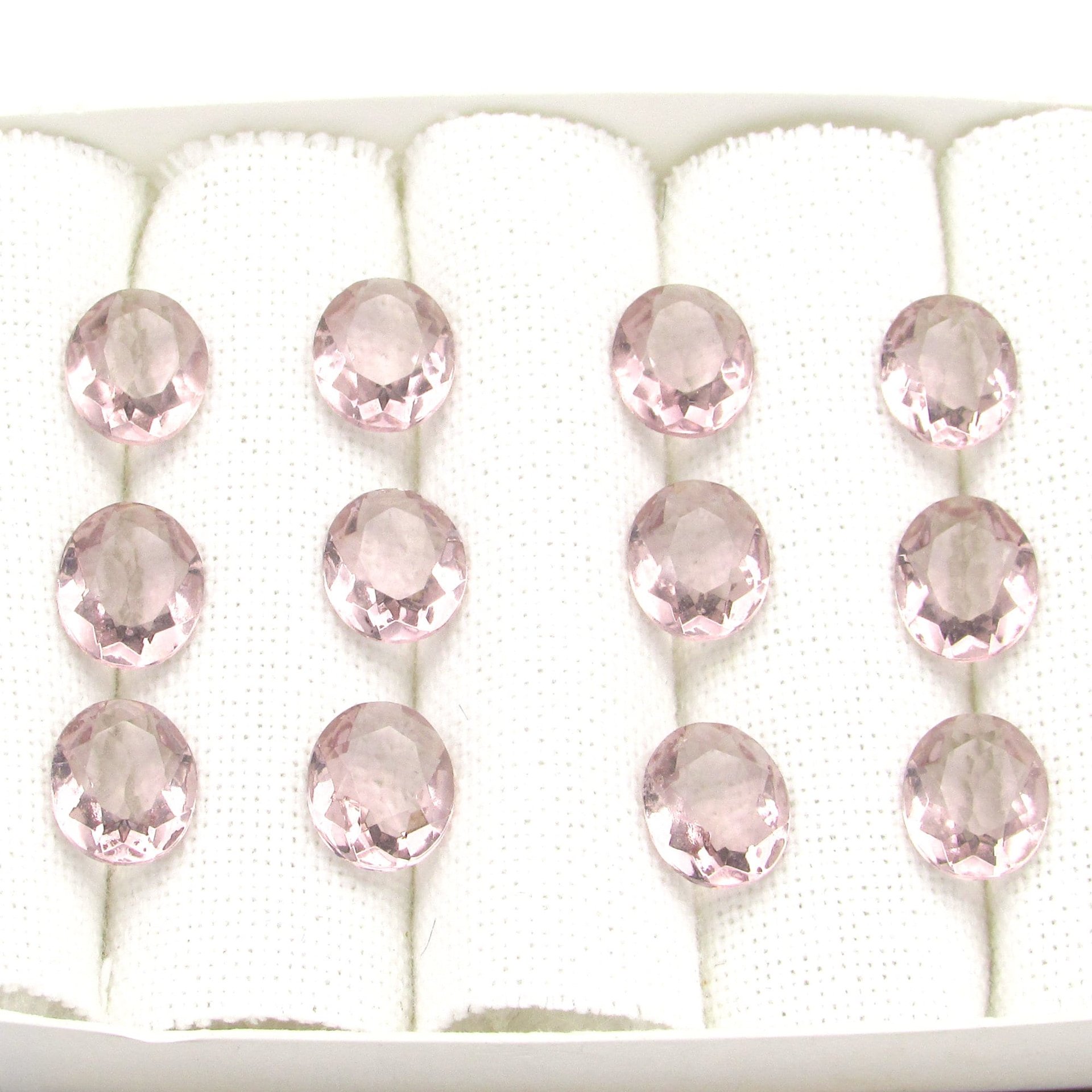 Vintage glass dentelles are translucent light purple faceted ovals with pointed backs. Unfoiled gems are 12mm long, 10mm wide, and 6mm thick from the rear point to the top table.