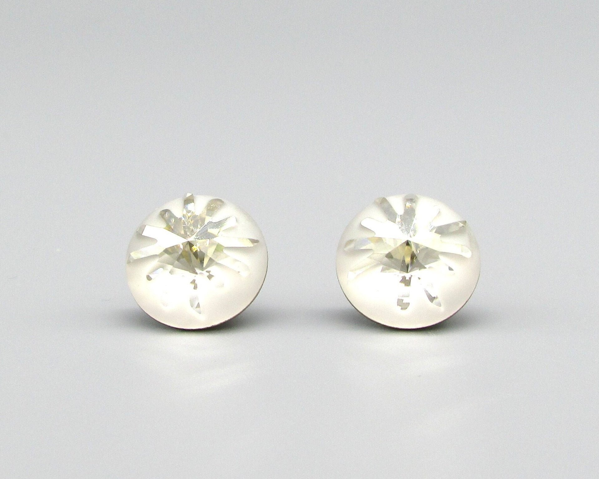 14mm Sea Urchin Carved Rivoli, Crystal Silver Shade Partially Frosted Round Stone, Foiled Point Back (2)