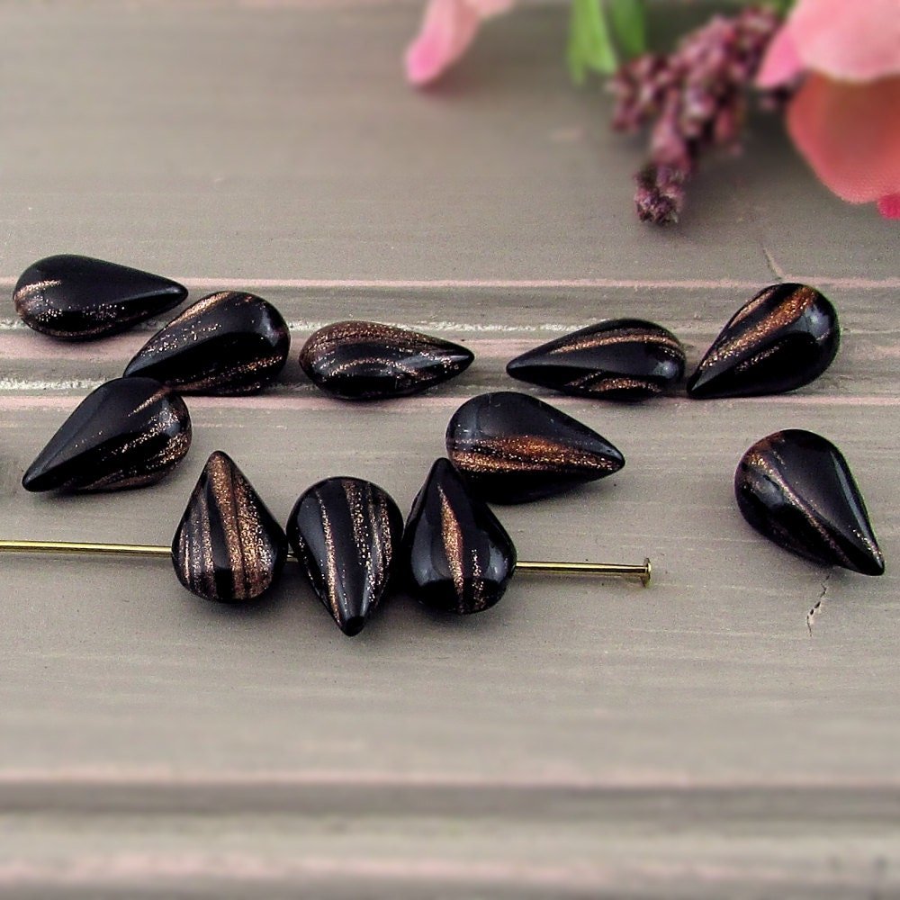 13mm Vintage Black Teardrop Glass Stones (24)